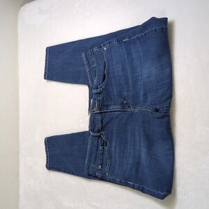 Levi Signature mid rise crop ankle jeans 10-12 / 31